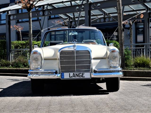 Mercedes-Benz 300 SE