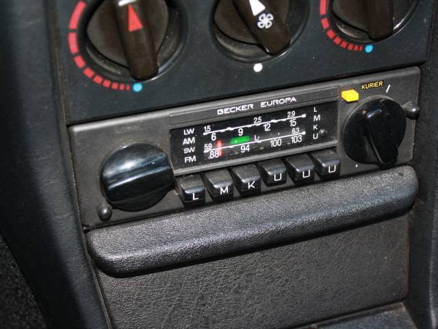 Mercedes-Benz 230 E