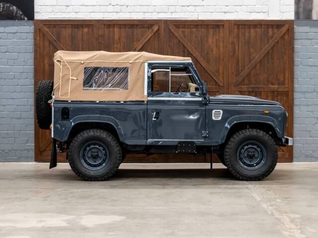 Land Rover Defender 90