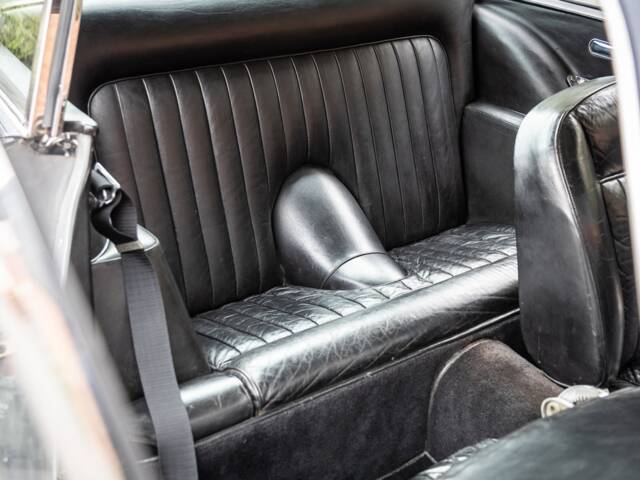 Aston Martin DB 4