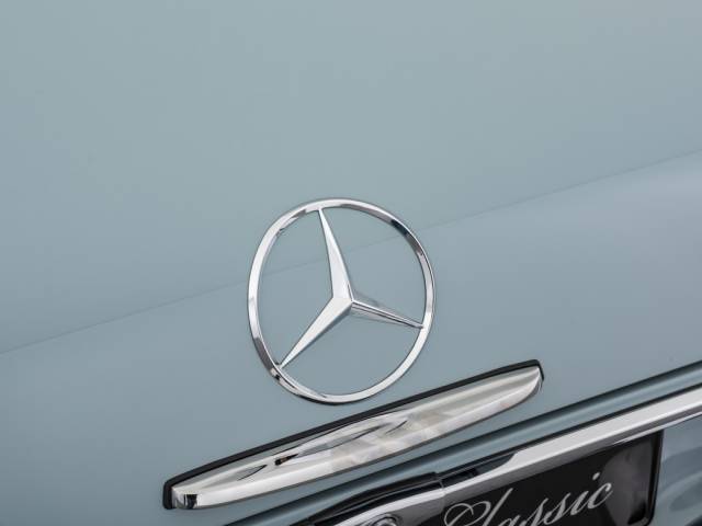 Mercedes-Benz 280 SL