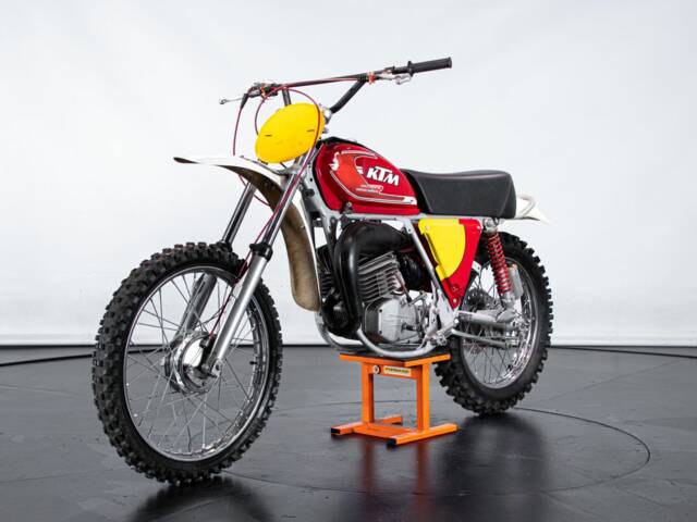Image 1/6 of KTM DUMMY (1975)