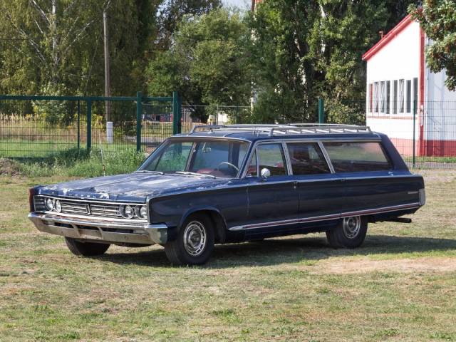 Image 1/12 de Chrysler Newport Town & Country (1966)