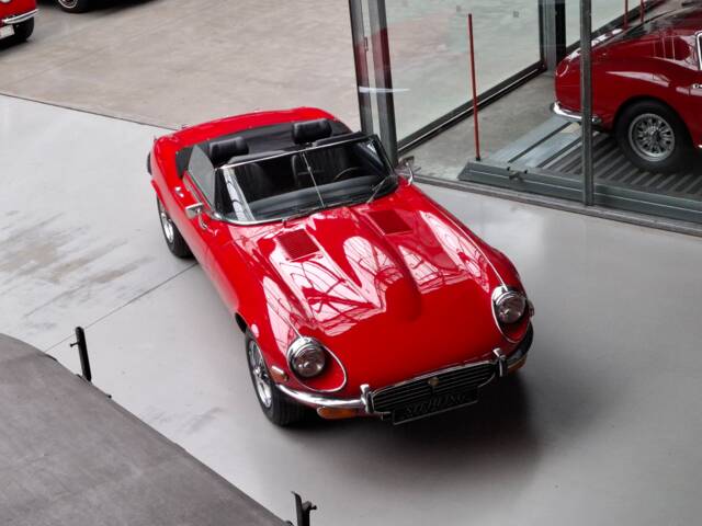 Jaguar E-Type V12