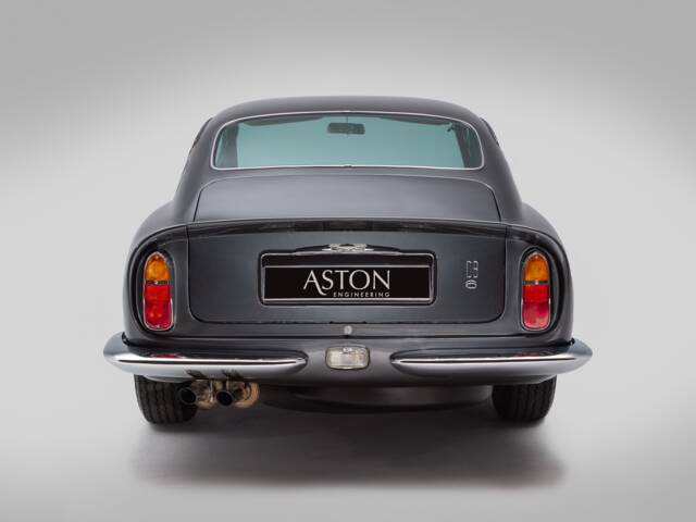 Aston Martin DB 6