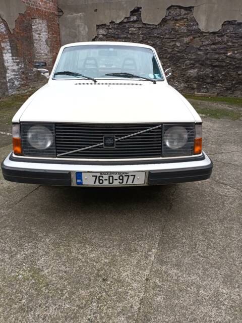 Image 1/8 of Volvo 244 DL (1976)