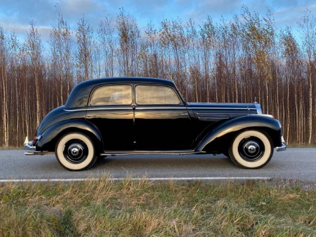 Mercedes-Benz 220