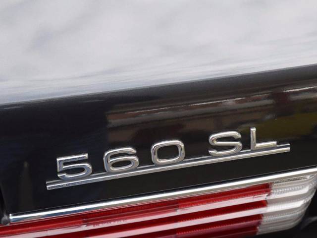 Mercedes-Benz 560 SL