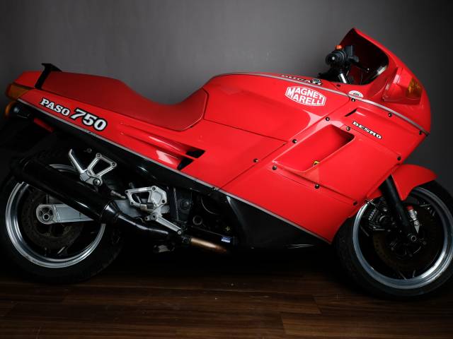 Imagen 1/7 de Ducati DUMMY (1990)