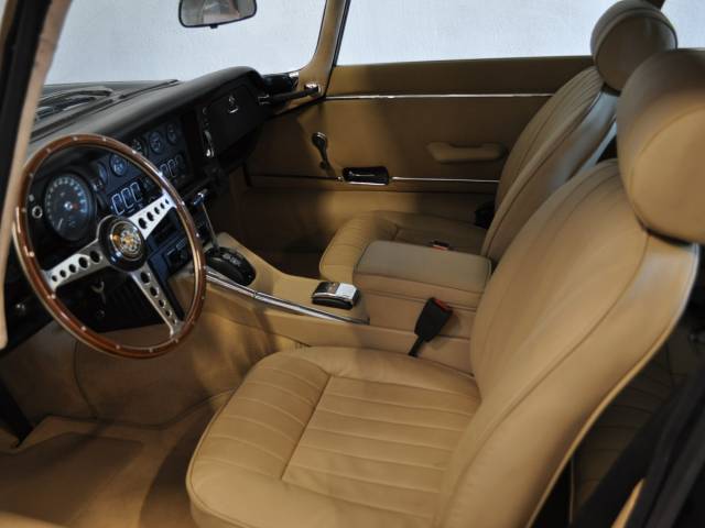 Jaguar E-Type V12 (2+2)