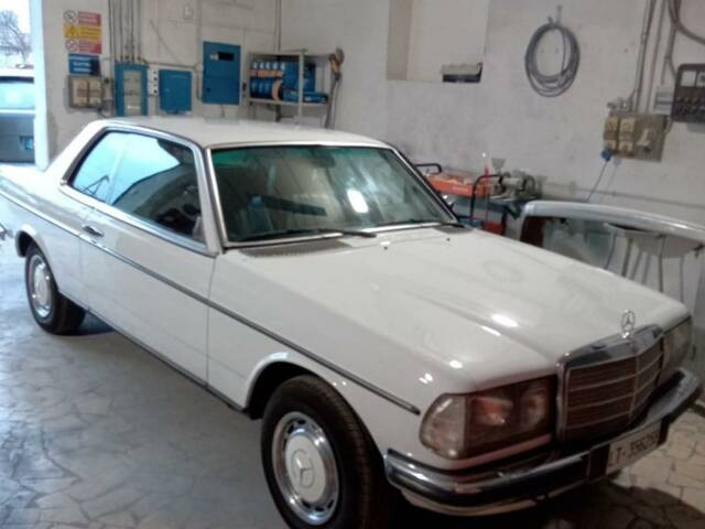 Image 1/10 of Mercedes-Benz 230 CE (1986)