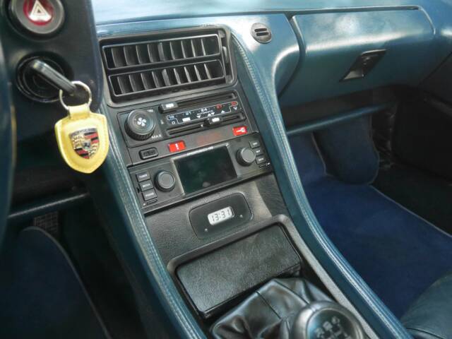 Porsche 928