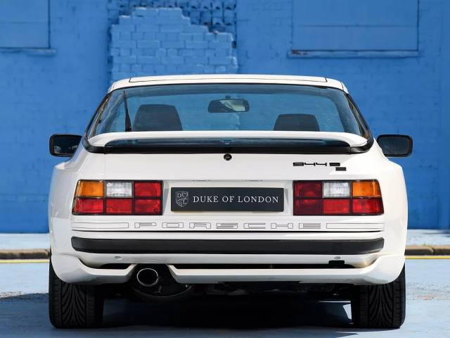 Porsche 944 S2