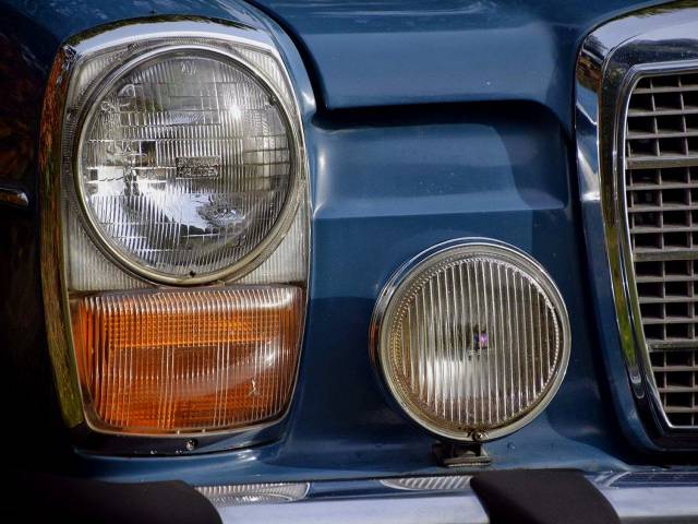 Mercedes-Benz 280
