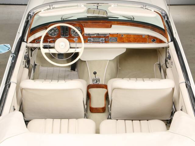 Mercedes-Benz 300 SE
