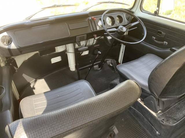 Volkswagen T2b minibus