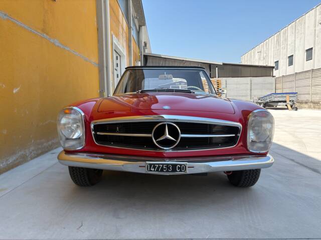 Mercedes-Benz 230 SL