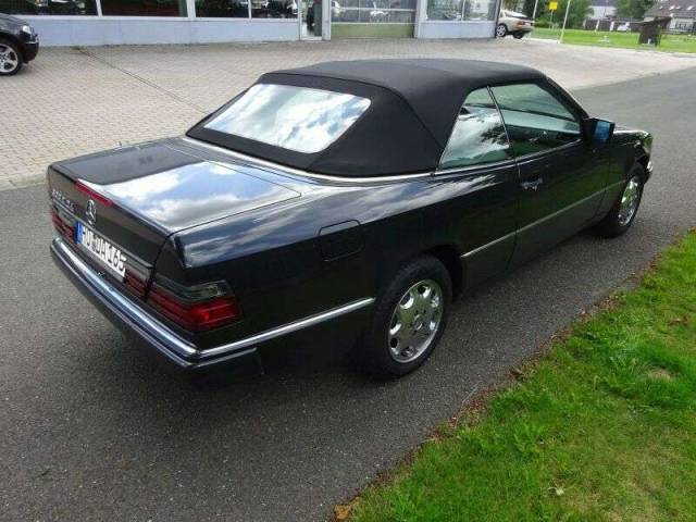 Mercedes-Benz E 320