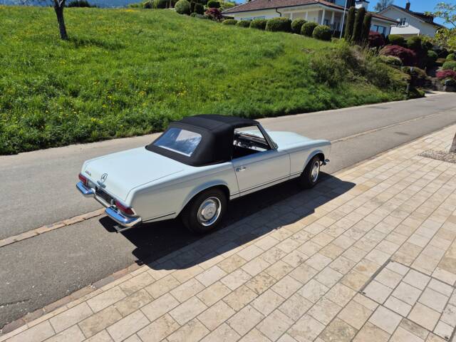 Mercedes-Benz 230 SL