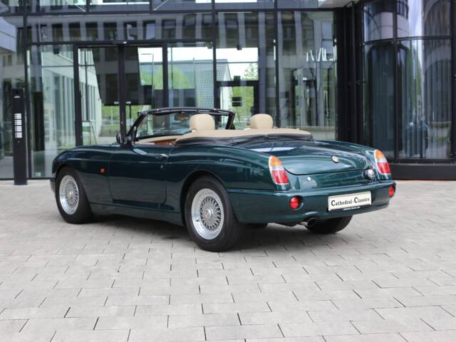 MG RV8