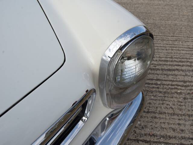 Mercedes-Benz 230 SL