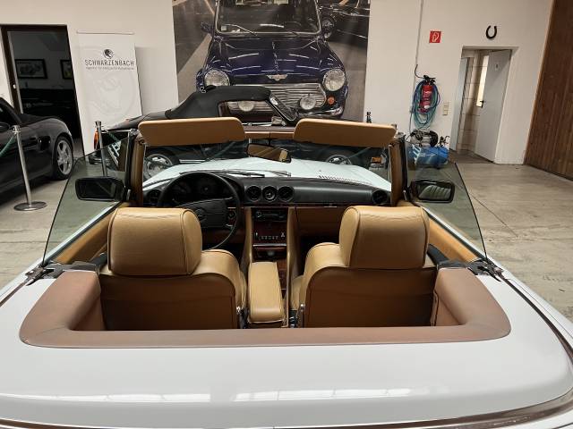 Mercedes-Benz 560 SL