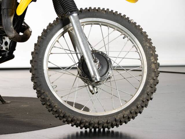 Suzuki PE 175