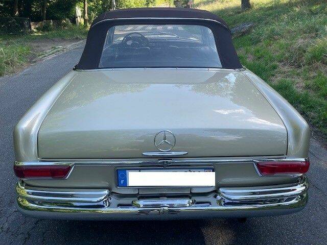 Mercedes-Benz 220 SE b
