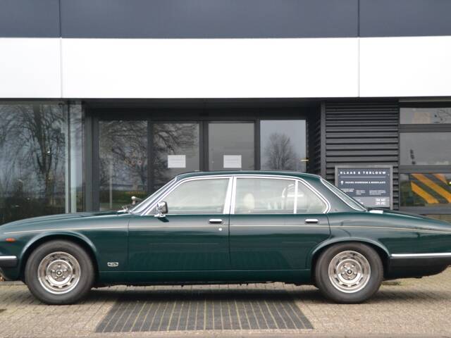Jaguar XJ 12