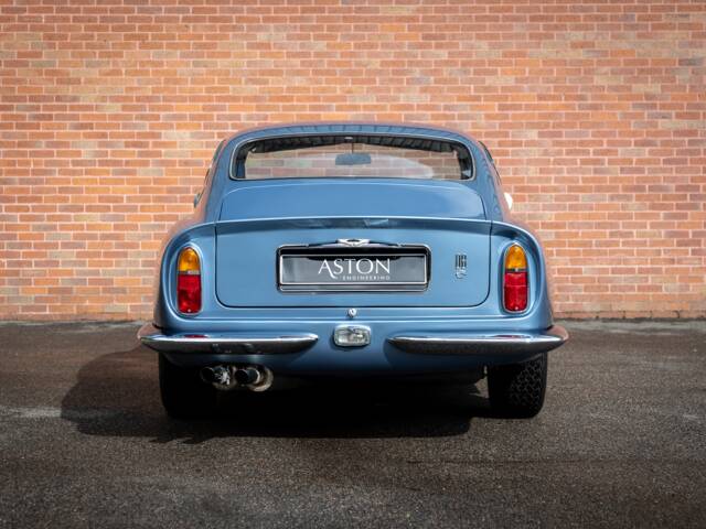 Aston Martin DB 6 Vantage