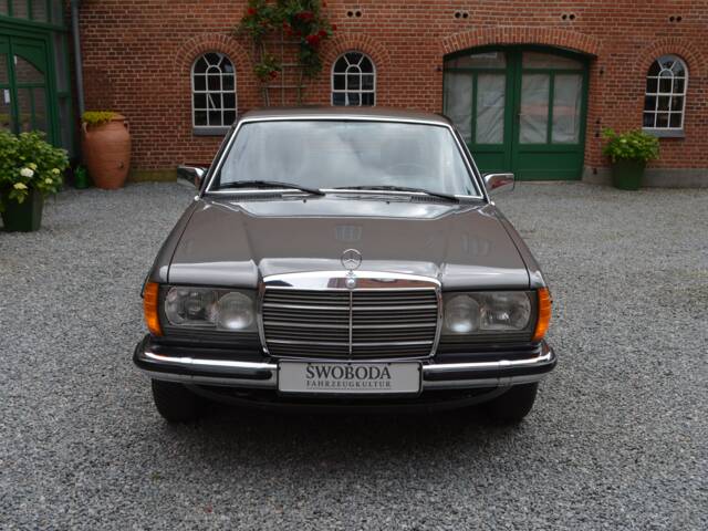 Mercedes-Benz 230 CE