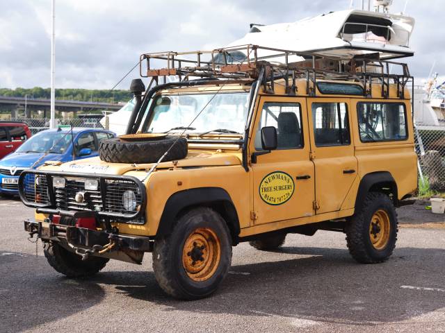 Image 1/8 of Land Rover Defender 110 (1995)