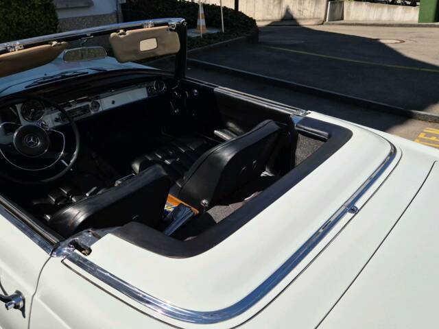 Mercedes-Benz 230 SL