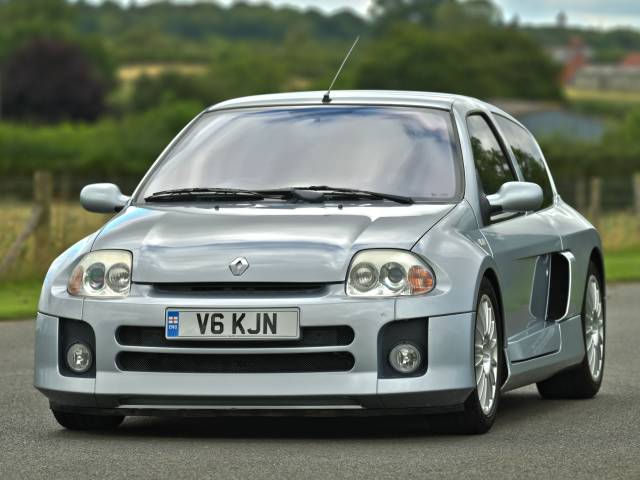 Bild 1/40 von Renault Clio II V6 (2001)