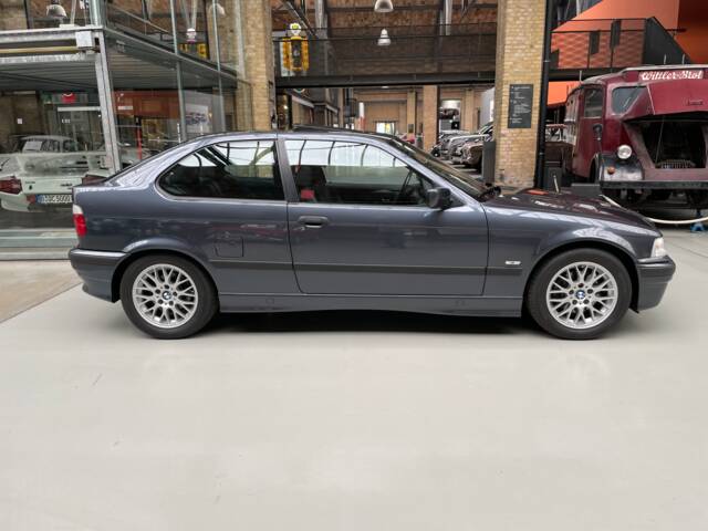 BMW 323ti Compact