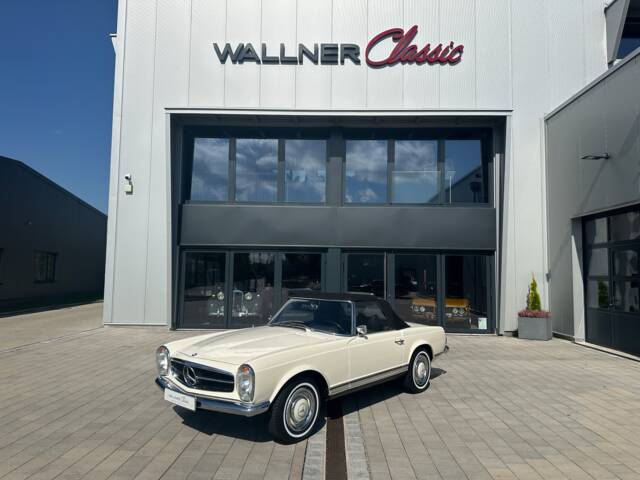 Image 1/30 of Mercedes-Benz 230 SL (1966)