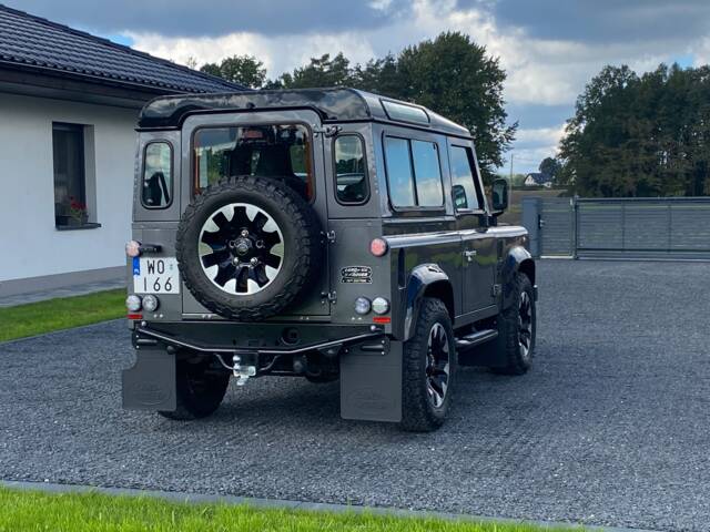 Land Rover Defender 90 Works V8 "70th Edition"