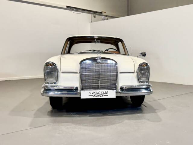 Mercedes-Benz 220 SE b