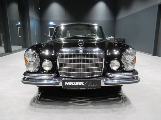 Mercedes-Benz 280 SE