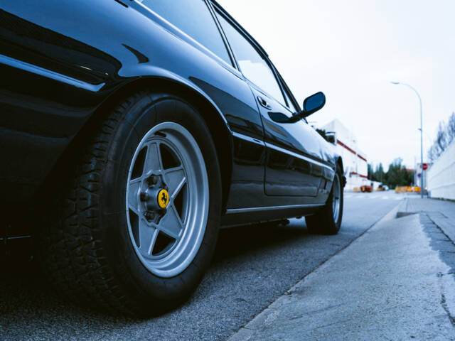 Ferrari 400i