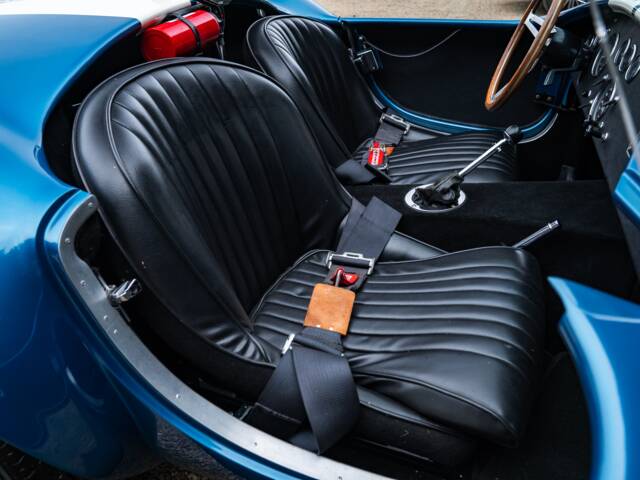 AC Cobra 427