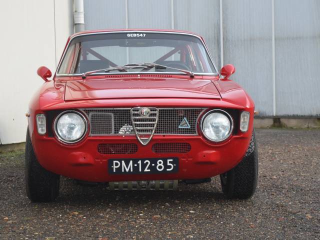Front View Alfa Romeo GT