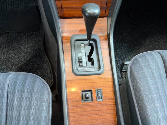 Mercedes-Benz 230 E