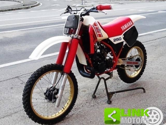 Imagen 1/29 de Yamaha DUMMY (1984)