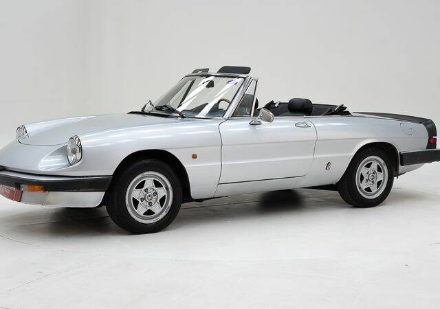 Immagine 1/15 di Alfa Romeo 2000 Spider (1984)