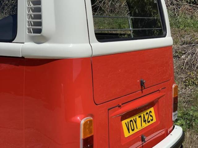 Volkswagen T2b minibus