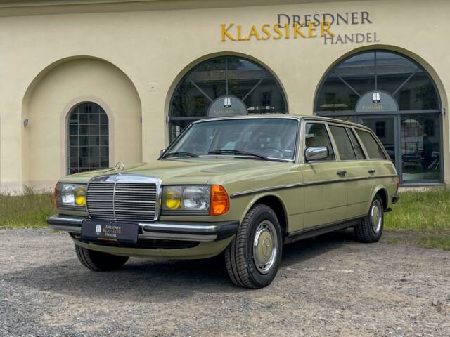 Immagine 1/34 di Mercedes-Benz 200 T (1983)