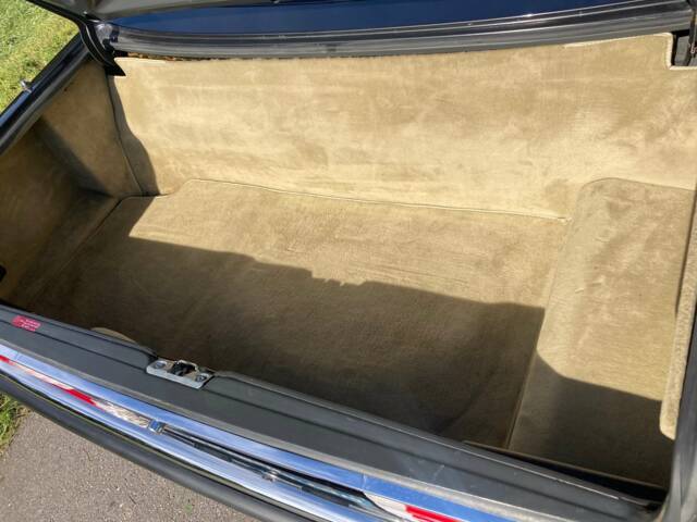 Mercedes-Benz 560 SL