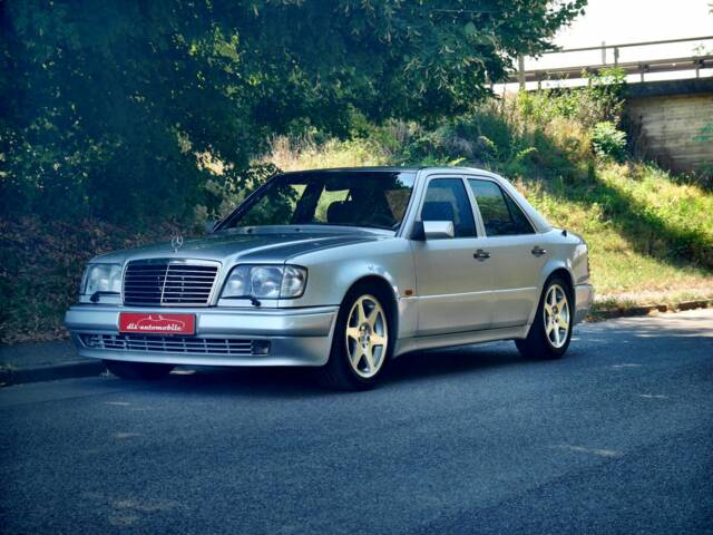 Bild 1/10 von Mercedes-Benz E 500 (1995)