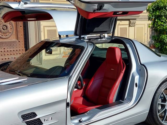 Mercedes-Benz SLS AMG